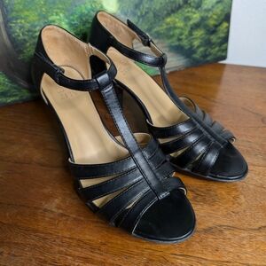 Naturalizer black open toe heel shoe 👠